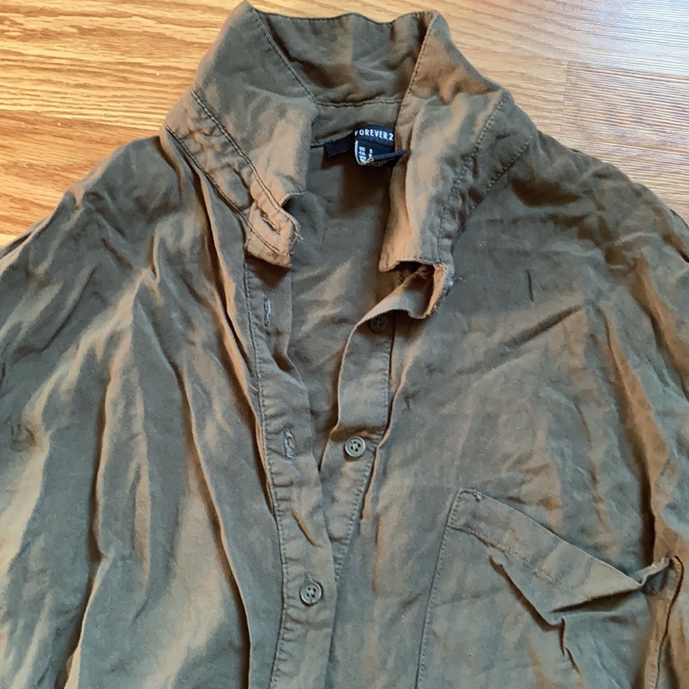 green button up - Picture 2 of 3